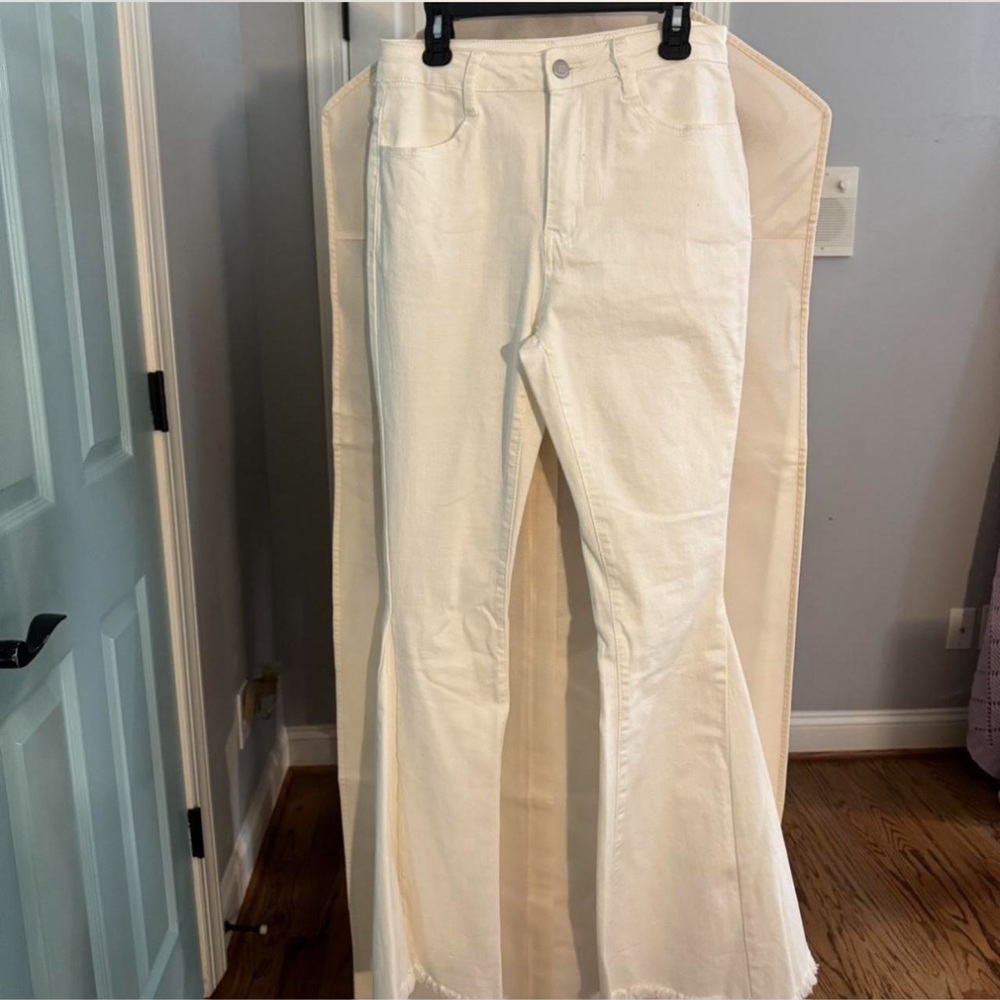 Altar’d State white bell bottom jeans 
Size S